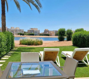 Cheerful space with a huge garden and pool